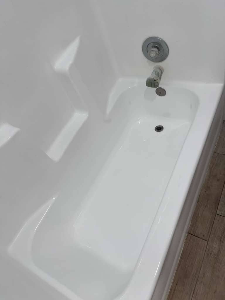Clean white bathtub after refinishing in La Jolla, CA.